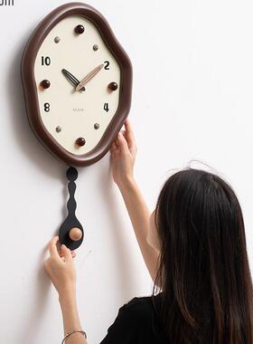 WOOOM免打孔2025新款现代挂钟客Z厅家用钟F98MM585表奢轻网挂红墙