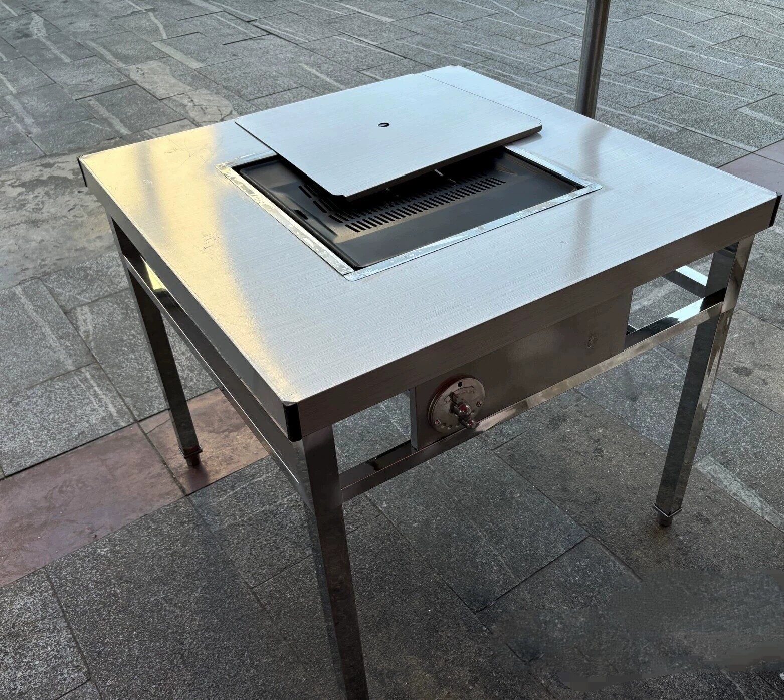 贵州小豆腐无烟烧烤桌不锈钢木炭烧烤桌烧烤店无烟炭烤自助摆摊桌