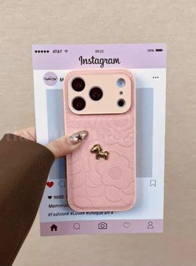 小香风黑色山茶花纹立体小金马适用于iphone17pro手机壳苹果14promax皮质16防摔保护13pro复古15小众