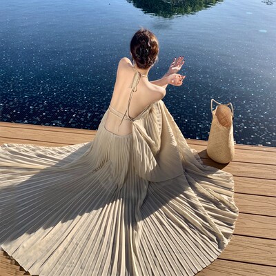 速发新款海边度假大摆连衣裙仙性感露背挂脖高级感沙滩驼色旅游海