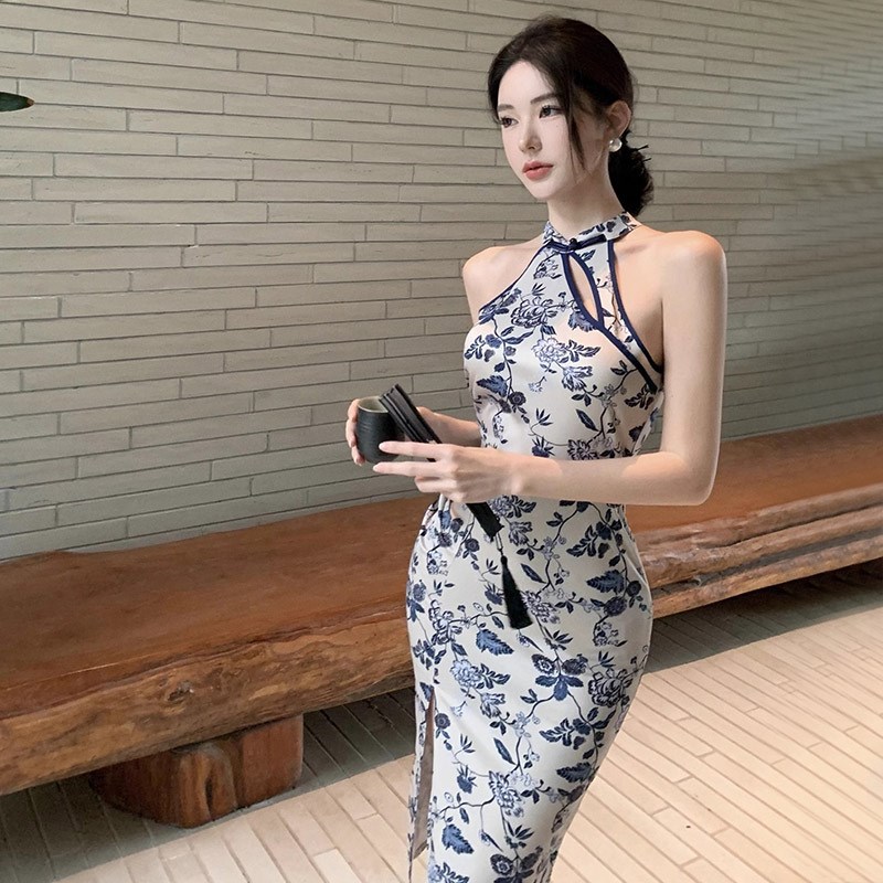 速发直良衣服主播上镜高级感年轻款性感露背挂袍改播版旗脖连衣裙