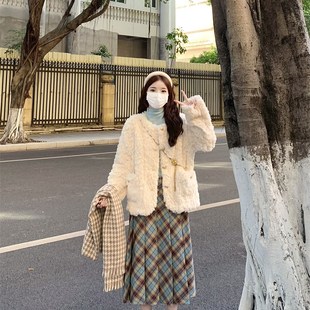 速发尚亚楠~大码装202秋冬白色羊羔毛外套加厚短款裙子套装