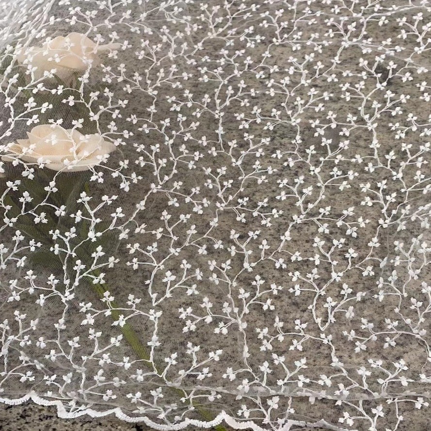 新款网布绣花蕾丝刺绣牛奶丝白色花边女装连衣裙礼服桌布窗帘布料