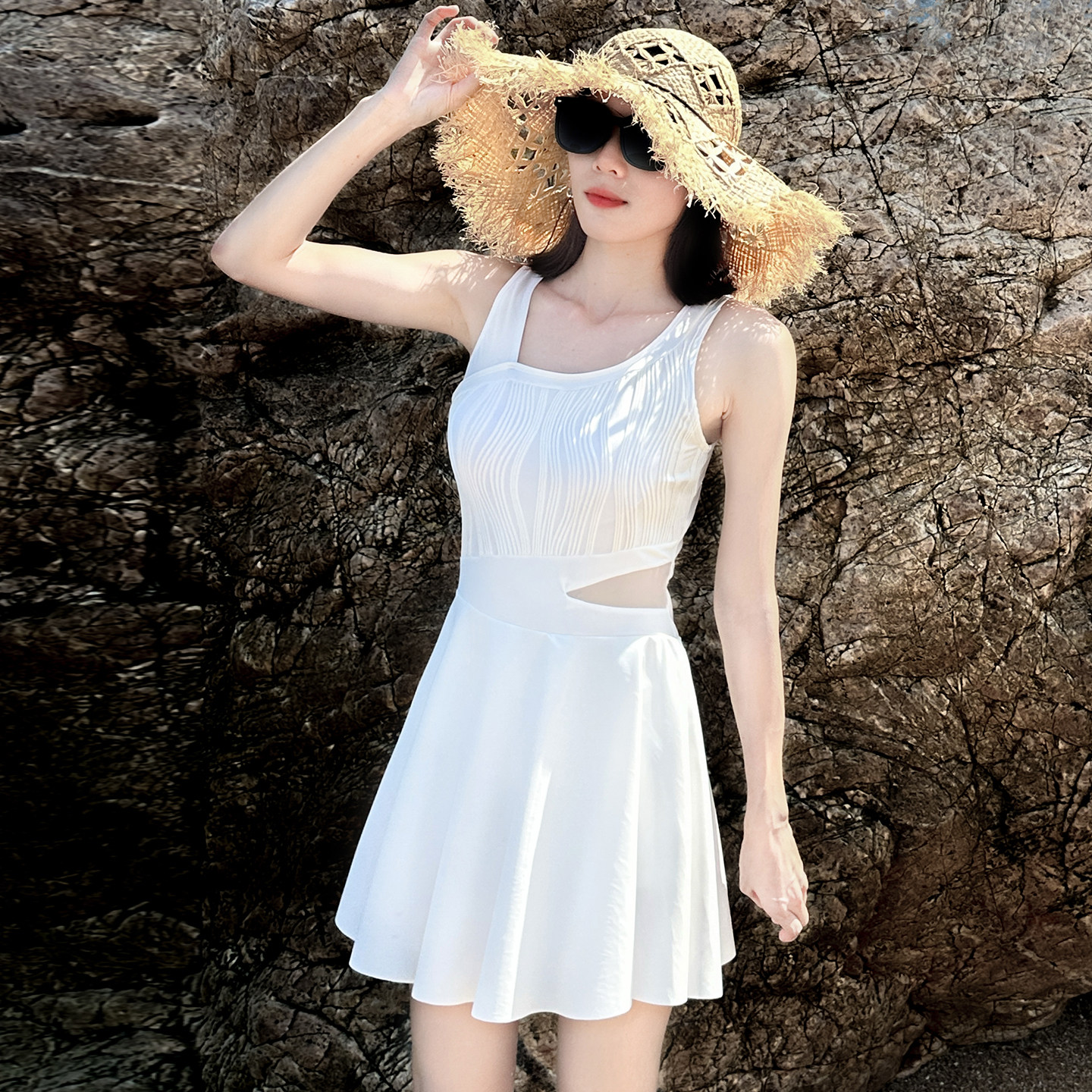 白色爆款连体泡温泉泳衣女款高级感2025年新款遮肚女士游泳装防晒