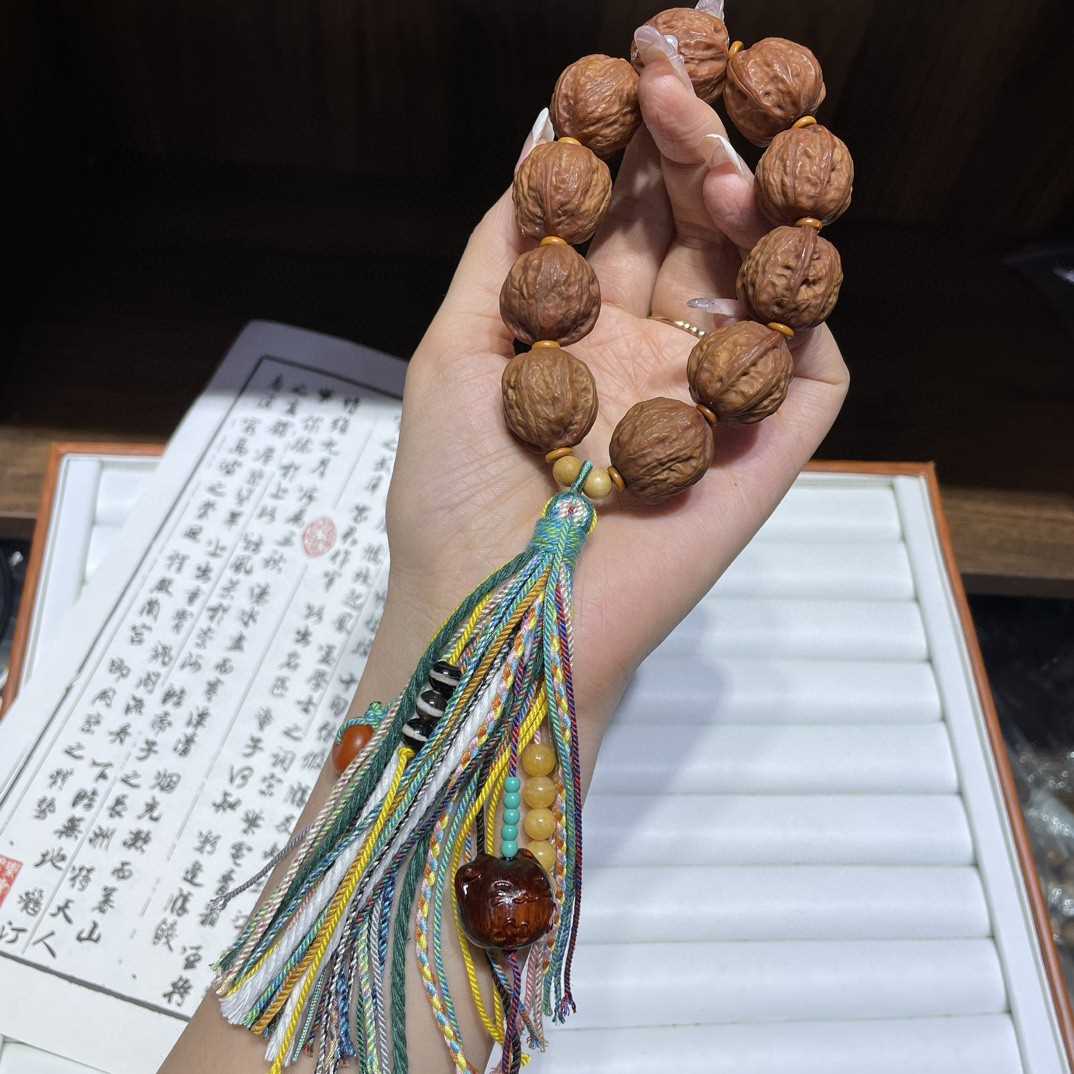 新款饰品 核桃手持手链搭配橄榄核紫檀小猫玛瑙一线天黄玉