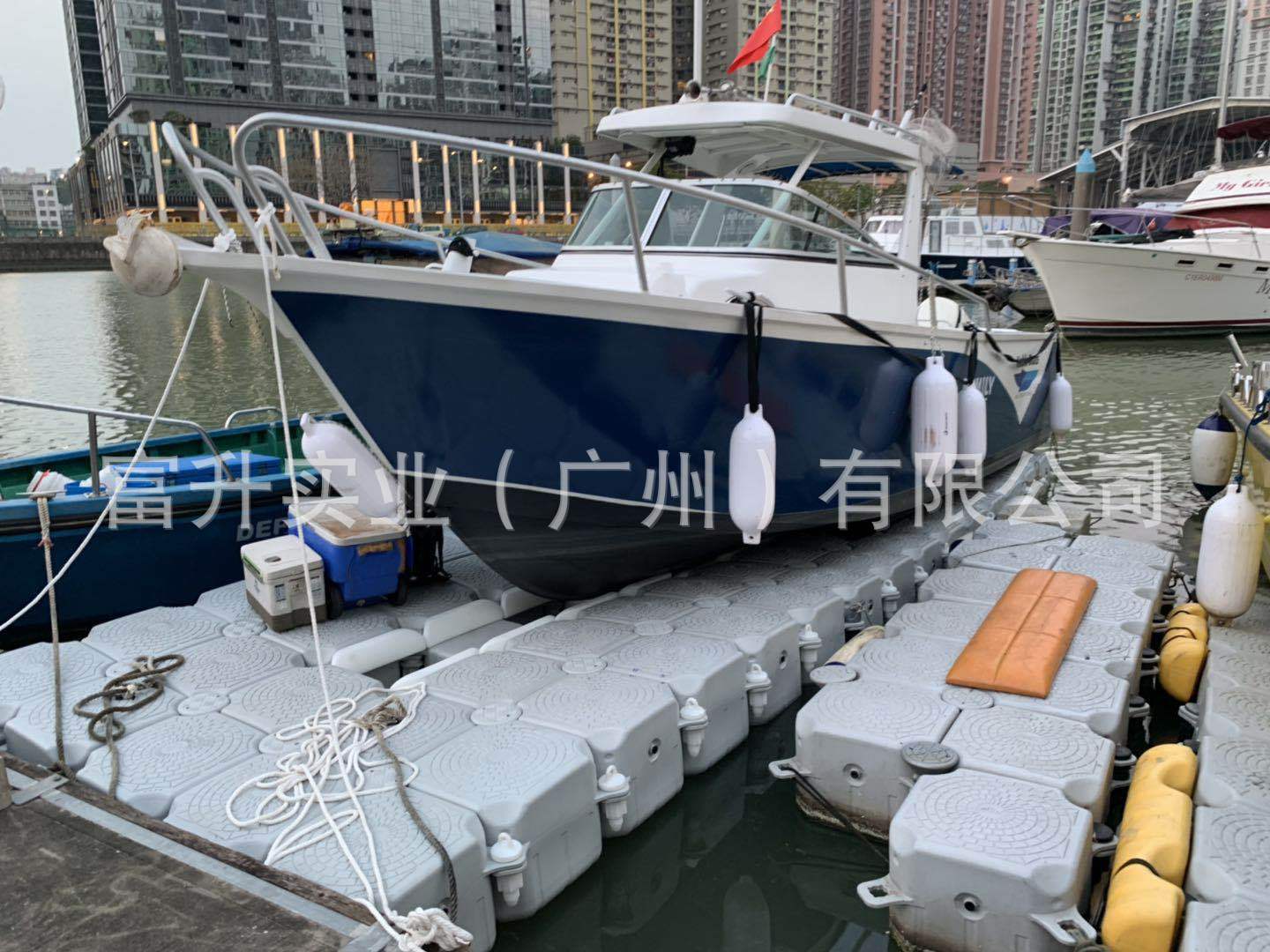 水上塑料浮筒浮桥浮箱浮动码头铝合金游艇码头摩托艇码头泊位