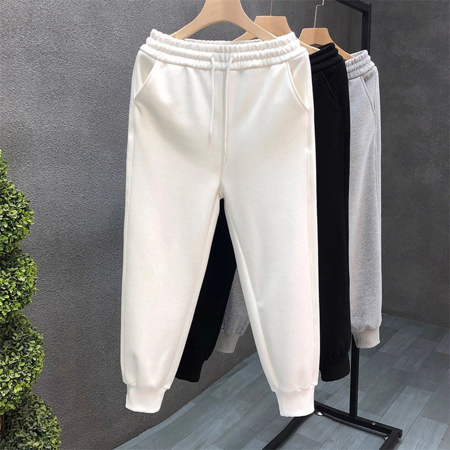 高端加绒加厚卫裤男士秋冬季2025新款潮牌白色束脚运动休闲裤男款