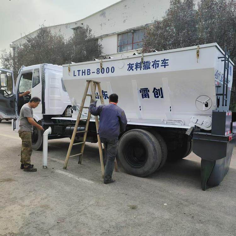 撒高速公路施修路消粉解灰撒灰机道路XYI工水泥灰铺洒车工程料布