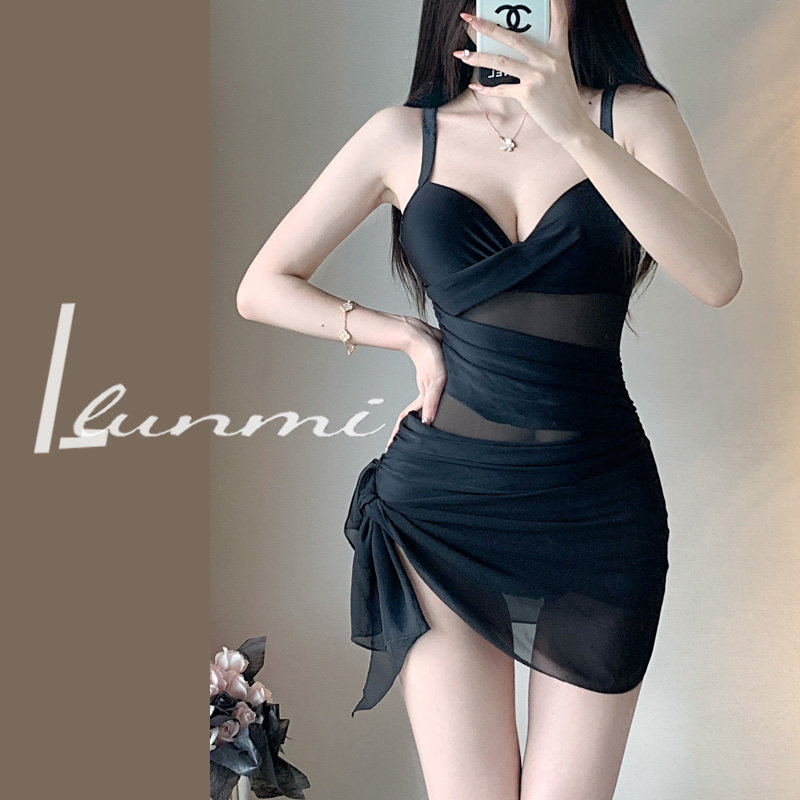 LunMi纶蜜高级感连体泳衣女夏温个性复古遮肚显瘦沙滩聚拢泳装