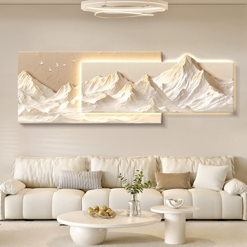 奶油风客厅大白墙装饰画背有靠山画大气轻奢高级感沙发背景墙挂画