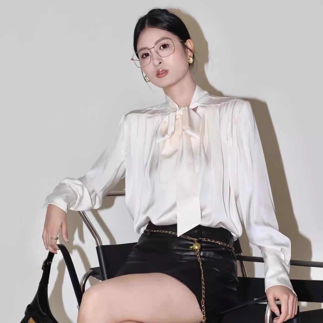 岛九法式缎面V领蝴蝶结飘带衬衫