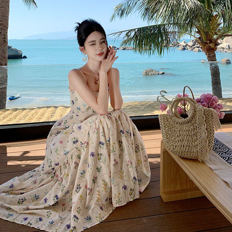 速发旅游拍照衣服级高 气质花朵收大度假裙 细肩带腰摆吊带连衣裙