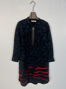 LT1165B 柯罗芭冬季 2221 黑蓝花宽松连衣裙 ￥3890 专柜同款