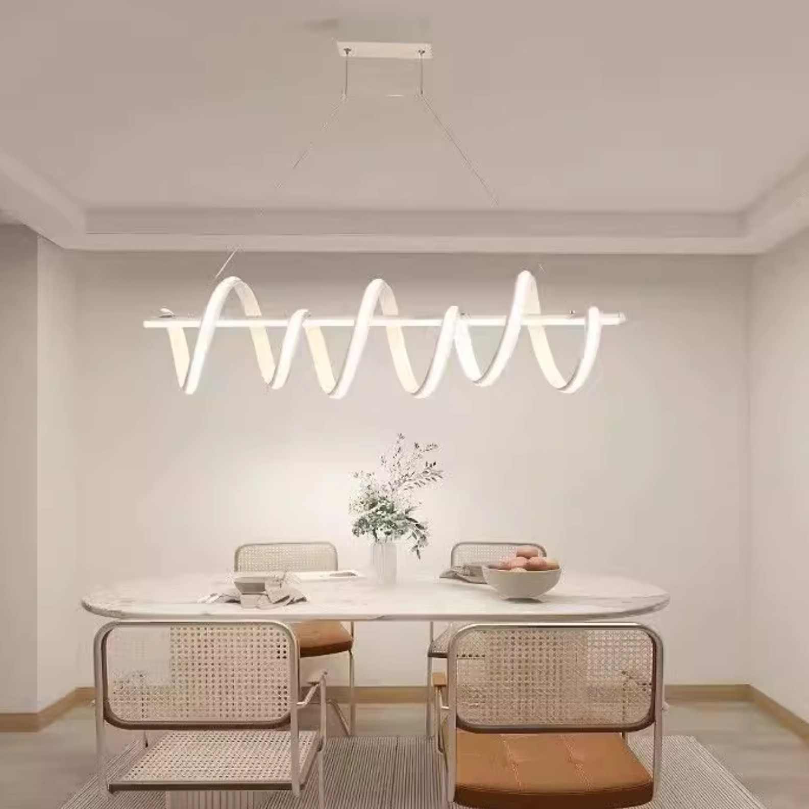 北欧新款极简餐厅吊灯