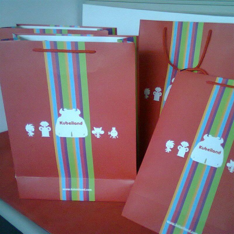 速发厂家 卖高档白卡礼品购物纸袋 化妆品服装包装袋印外刷手提袋