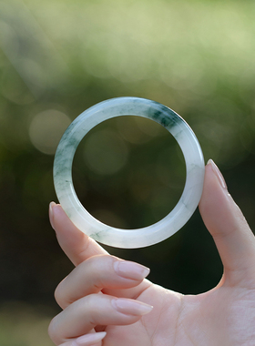 玉石不知春天山翠手镯新疆天然冰种飘花圆条少女玉镯子生日礼物