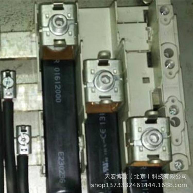 带插孔的端子，用于螺钉连接 M8 母线系统 厂家直发量大价优01182
