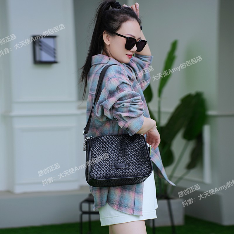 新款编织真皮斜挎包女士时尚百搭单肩韩版潮流休闲轻便肩包黑色