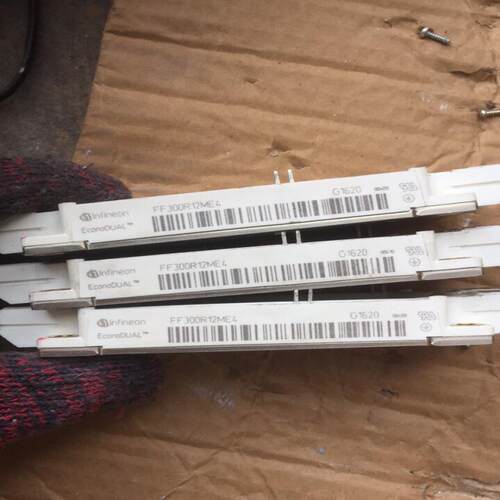 议~ff300r12me4工厂散装，外壳脏点，3个700