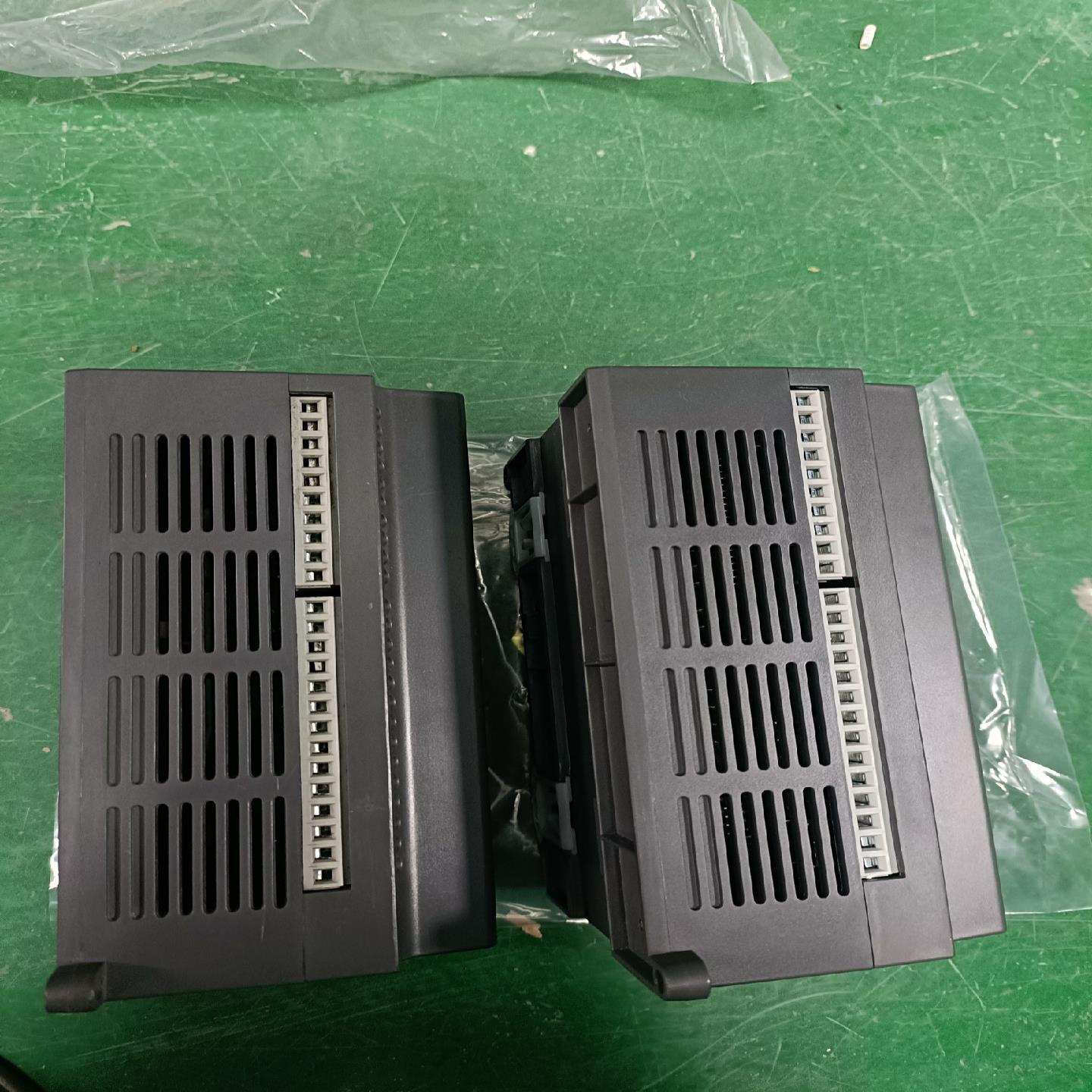 议~台达PLC 、DVP30EC00R3、成色新，配价齐全、质保