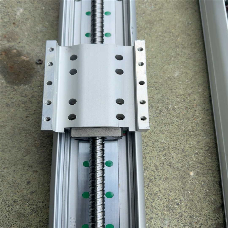 单轨滑台行程700mm，丝杆1616，总长950mm~议价