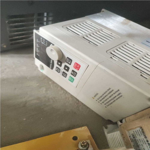 变频器TV6-004G3/5R5P3成色好4/5.5KW（咳咳电子）