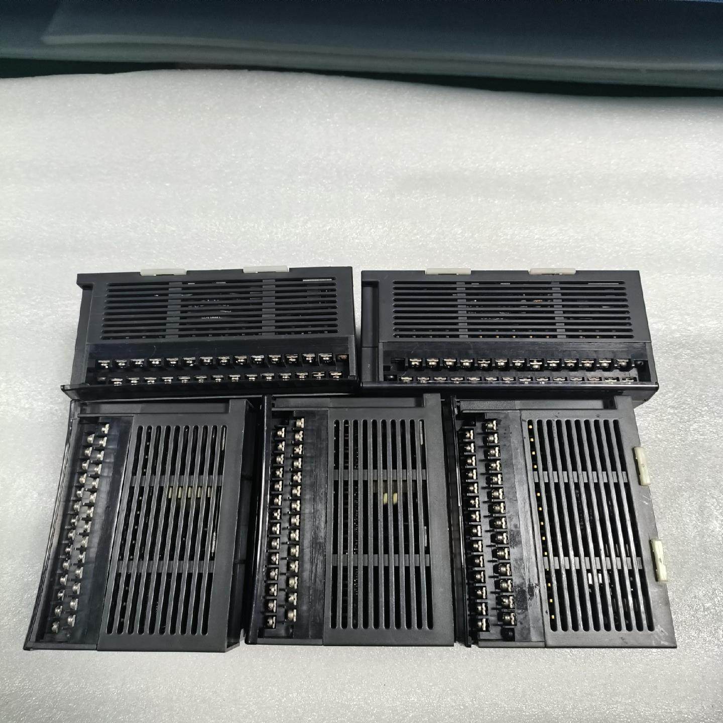 【顺庆】永宏PLC主机，FBS-32MCT，正常拆件机，成色如图，功【议