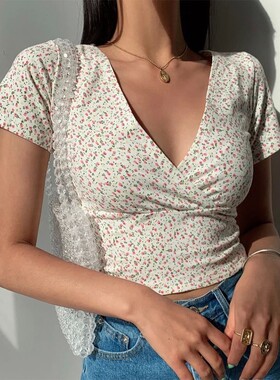 Floral slimming crop top with exposed navel 碎花修身露脐上衣