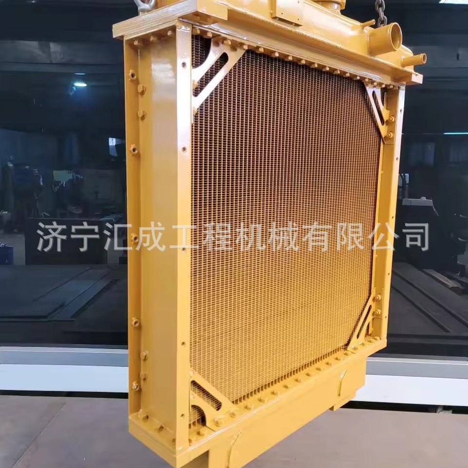 山推推土机发动机散热水箱