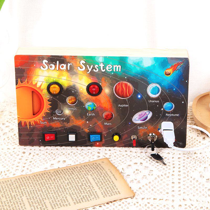 몬테소리 조기 교육 어린이 바쁜 보드 LED 발광 잠금 전자 과학 및 교육 교육 국경 장난감 나무 장난감