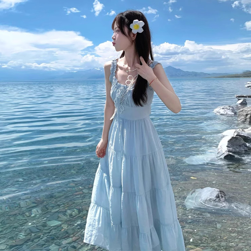 法式茶歇蓝色吊带连衣裙子女夏季2024新款温柔高级感气质修身长裙