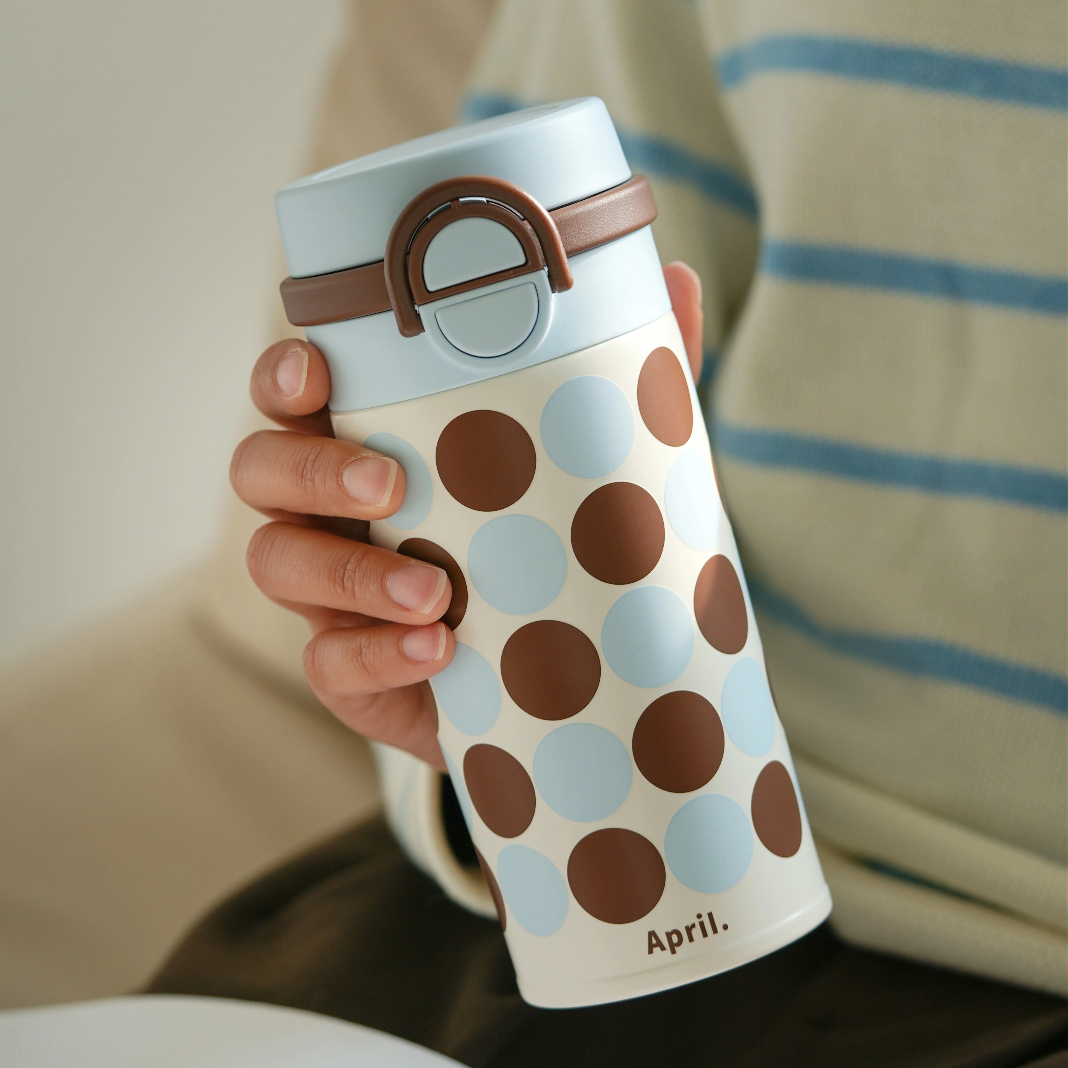 April冰美式外带杯24h长效锁冷!