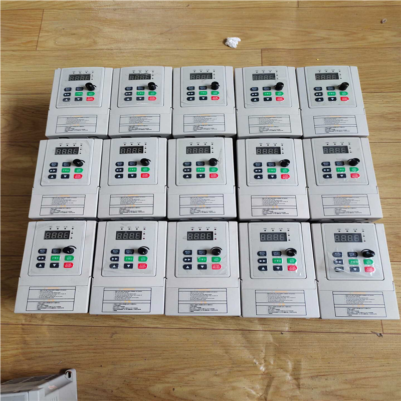 源信变频器yx3000-2s0015g  15kw 220议价