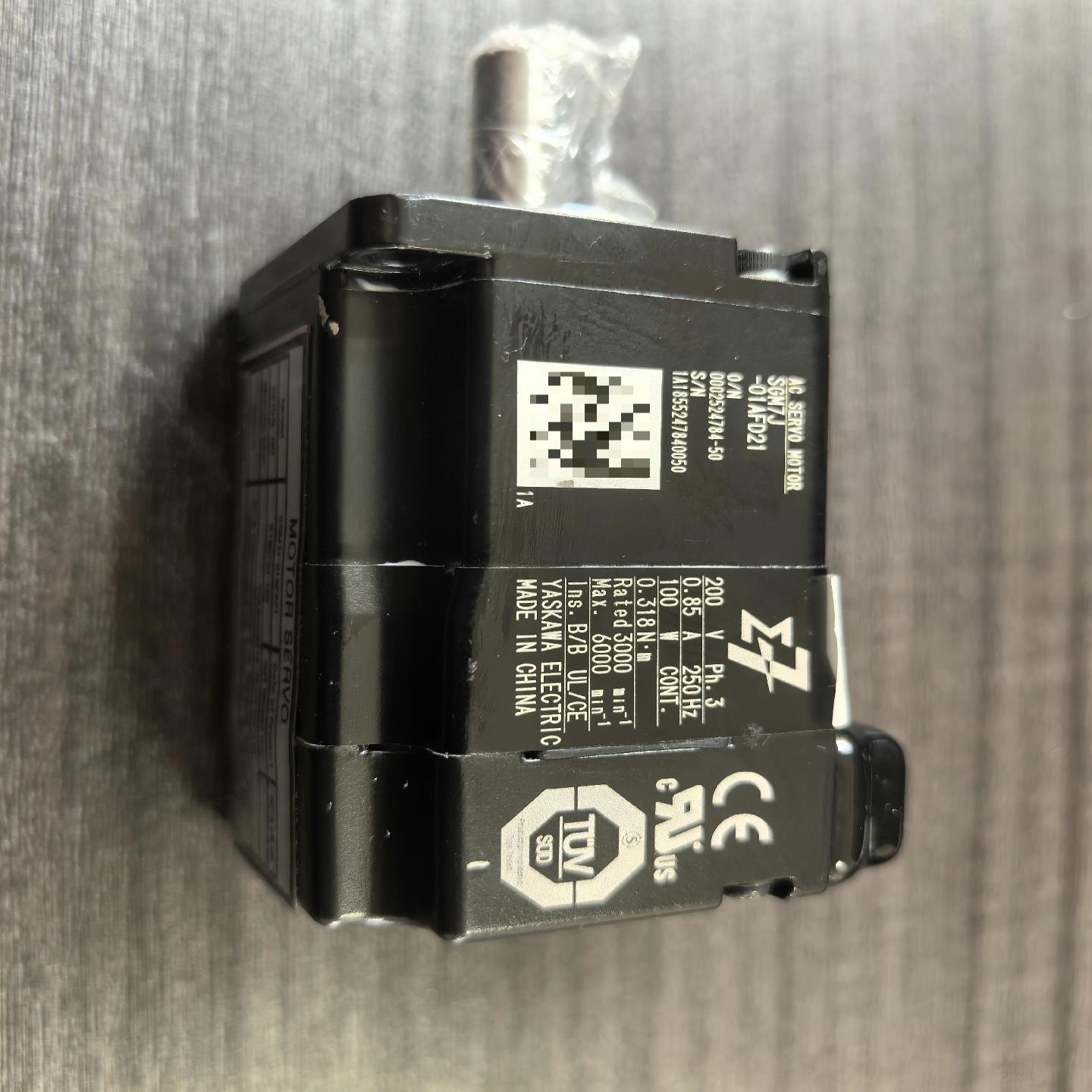 议~YASKAWA SGM7J-01AFD21，未用过，宝贝实物