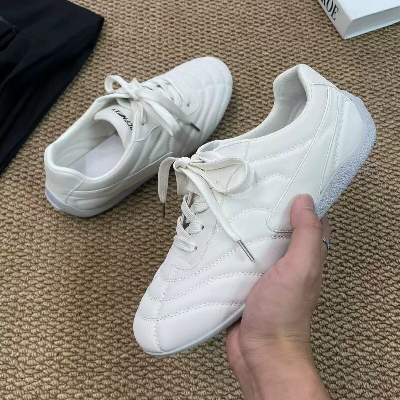 潮流透气德训鞋复古运动鞋白色高级休闲皮鞋通勤赛车百搭德比鞋男图片