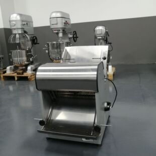 现货面包切片机 12mm方包切片机 不锈钢刀片商用馒头吐司切片机器