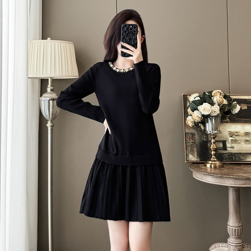 XZOXZO法式时尚针织连衣裙秋冬2025新款打底裙配大衣假两件百褶裙