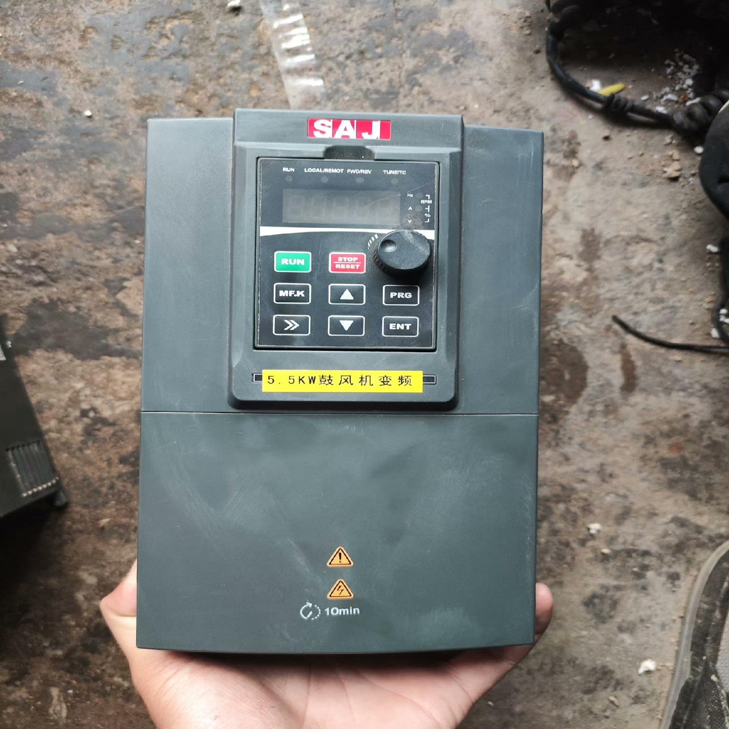 三晶变频器5.5kw到7.5kw一台，型号vm1000b ，（耶耶电子）