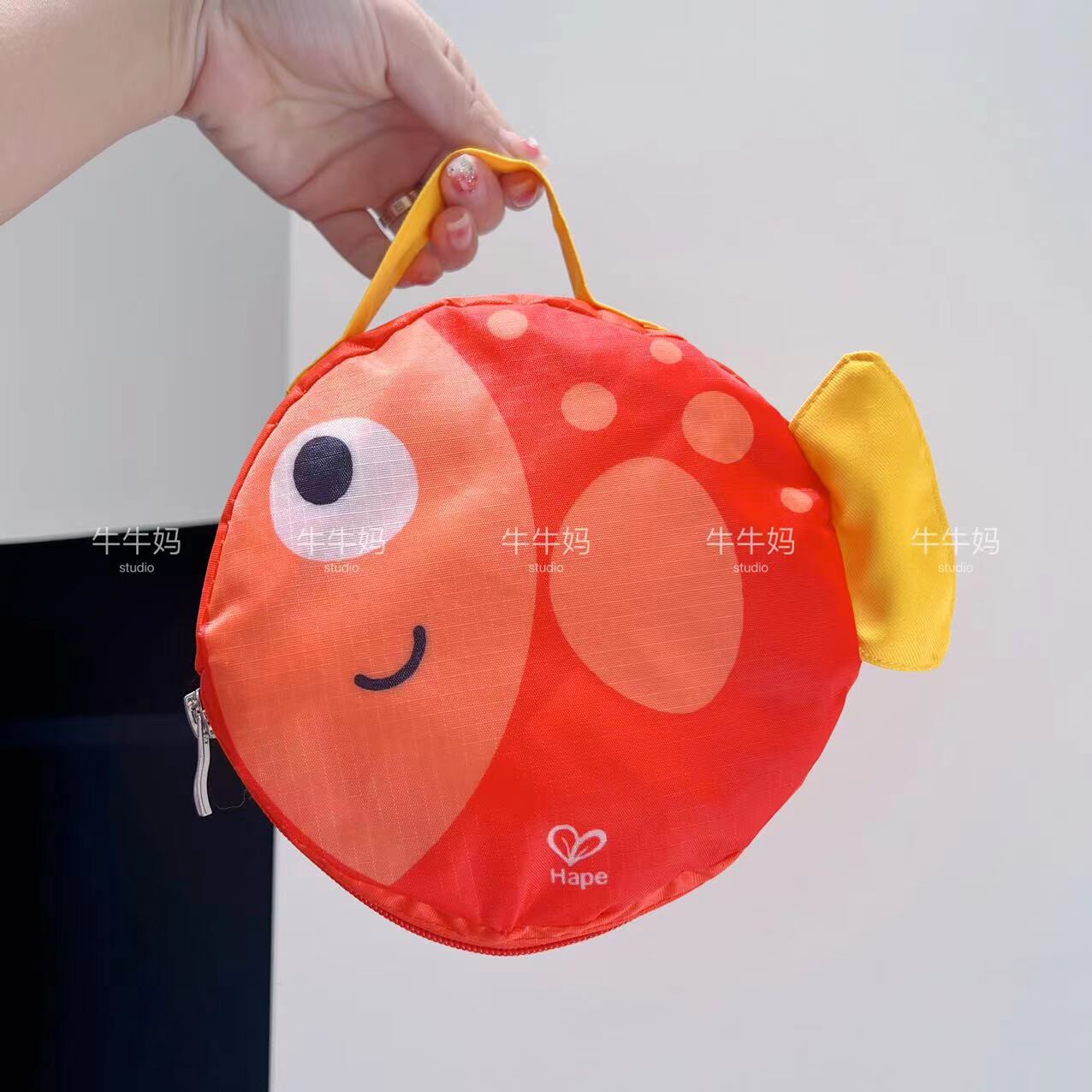 儿童沙滩玩具玩沙子玩水挖沙工具宝宝铲子水桶便携折叠套装