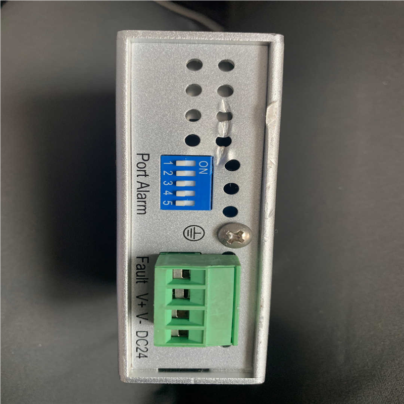Korenix科洛理思JetNet2005交换机面板有一处议价
