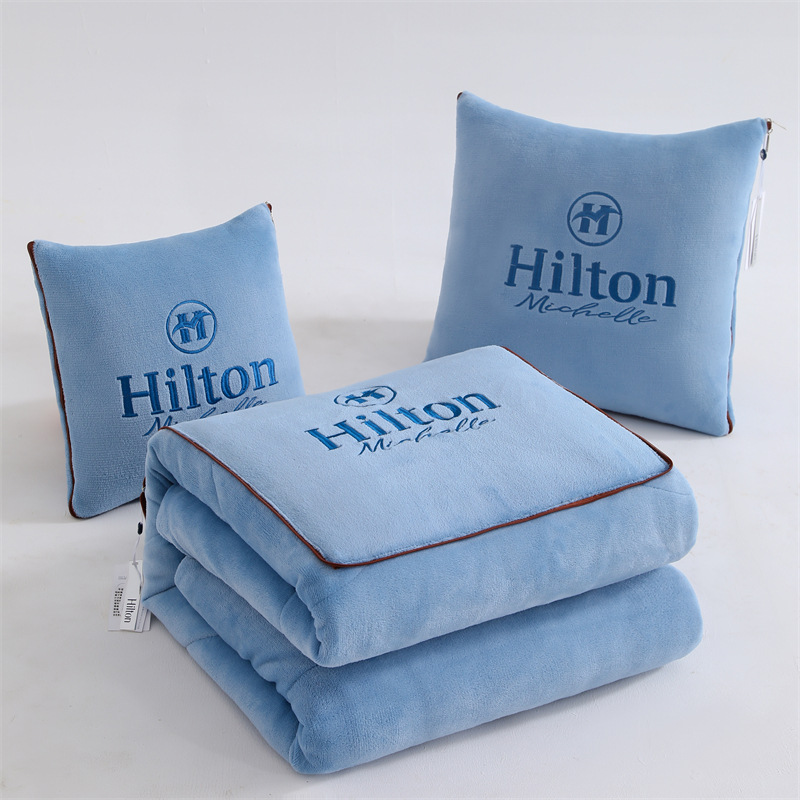 加厚抱枕被子两用牛奶绒多功能毯子办公室午睡折叠靠枕头被子车载