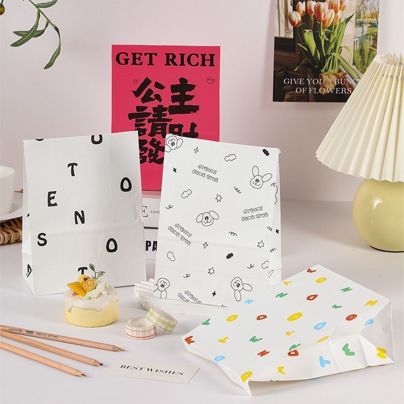 原创ins风收纳袋黑白卡通纸袋英文印花牛皮礼物迷你包装袋子摆拍