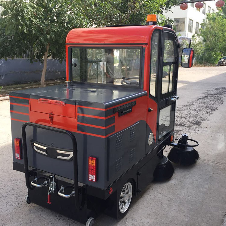 卡博恩全封闭路面吸尘扫地车