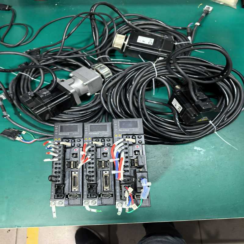 议~9成新基恩士伺服套装400W  200W  SV-040L2