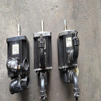 华大伺服电机130T一M05025H三台，功能包好，运费到付（耶耶电