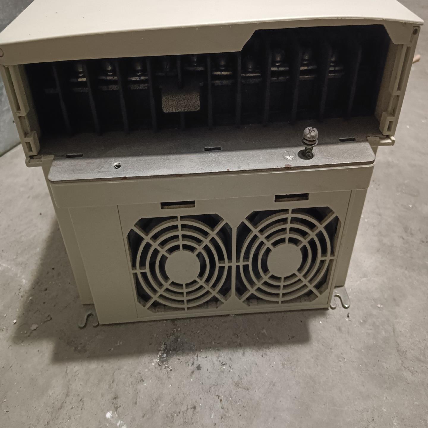 议价东芝变频器vfs11-4050pl-vn r5   15kw适用