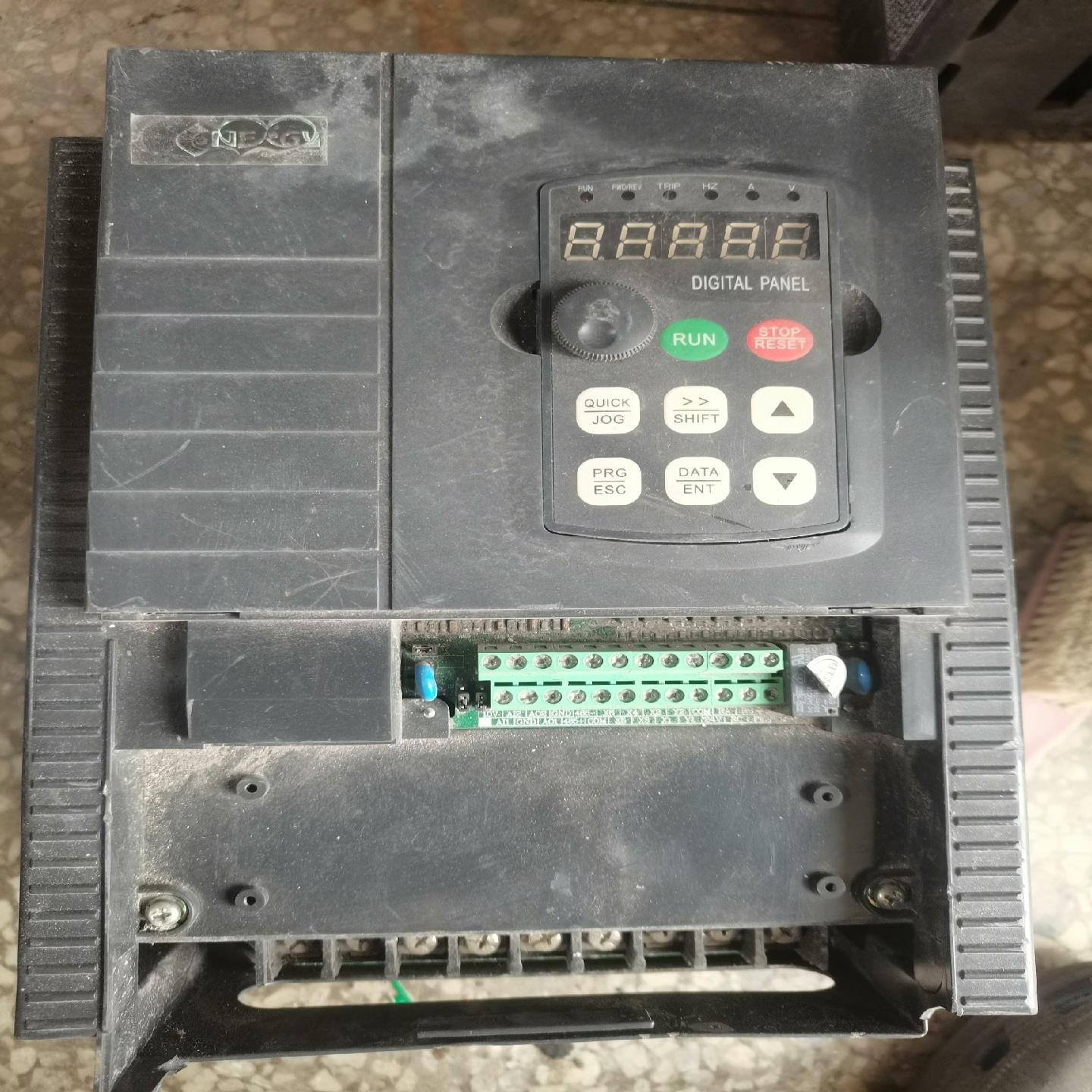 安瑞吉ERC-E6DF变频器一台，实物图片，的留言。（憨憨电子）