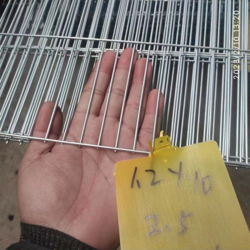 热销镀锌网片铁丝网围栏网养殖鸡狗笼建筑网片加粗防锈家用网铁网