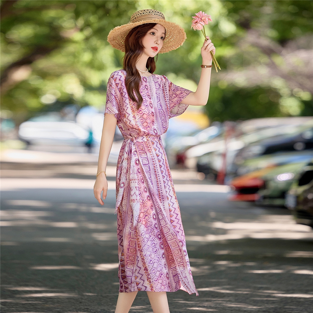 高级感印花连衣裙女夏季2025新款收腰系带一片式裹身优雅气质长裙
