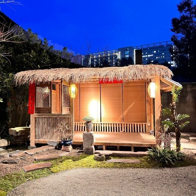户外庭院网红防腐木茅草小木屋